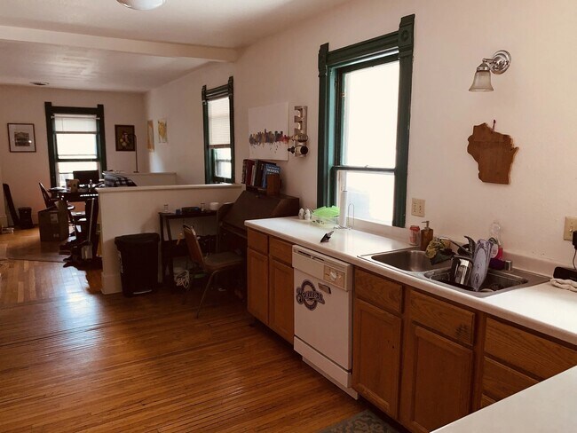 Photo - 817 E Johnson St Unidad 1-2