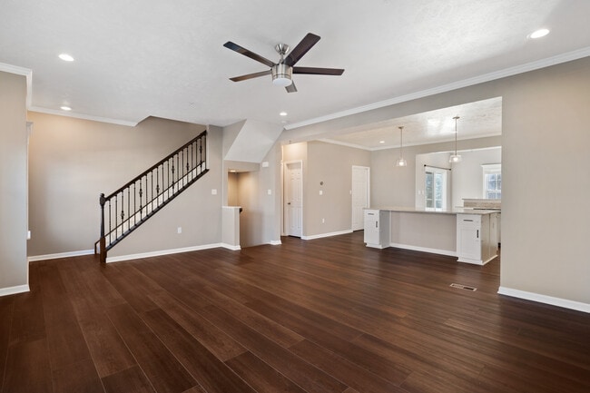 Photo - 321 Trinity Way