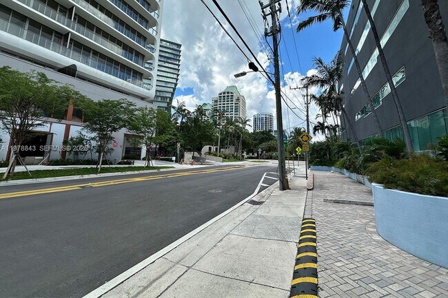 Photo - 2699 Tigertail Ave Unit 14