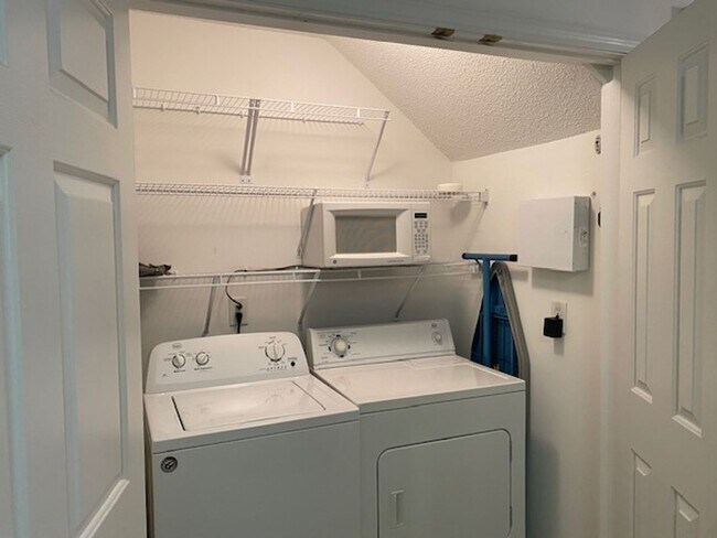 Photo - Desirable 1 Bed/1 Bath Condo in Very Conve...