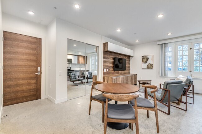 Photo - 1170 Barclay St Unit 101