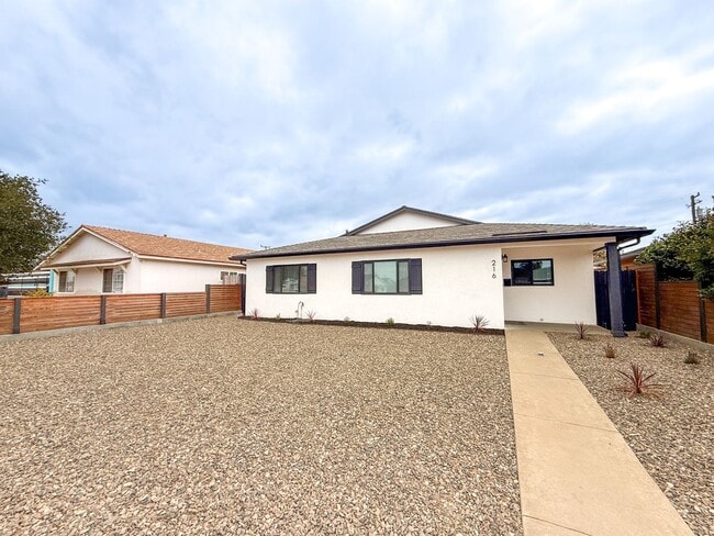 Modern 3-Bedroom Home with Private Yard in... - Modern 3-Bedroom Home with Private Yard in...