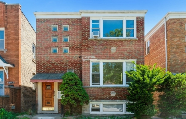 Photo - 5735 W Addison St Apartment Unit 2
