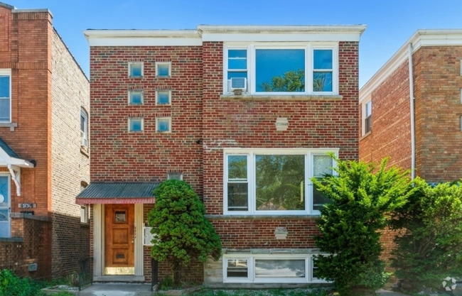 Building Photo - 5735 W Addison St Unit 2 Rental