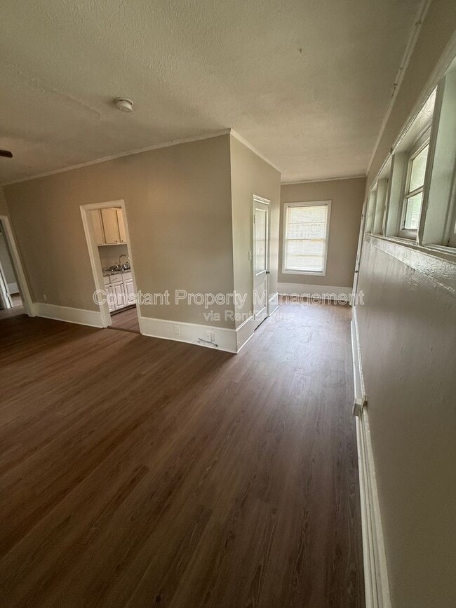 Photo - 614 W Poplar St