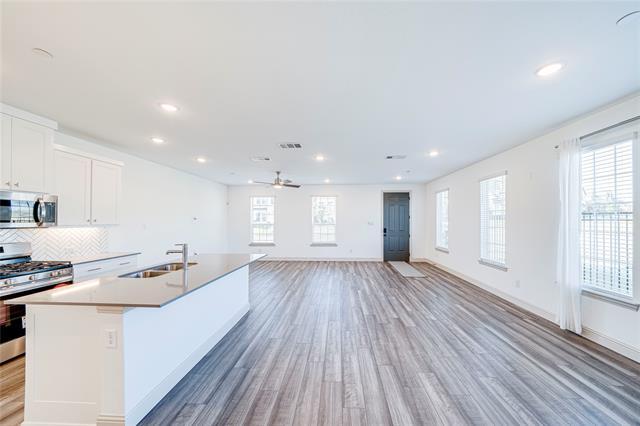 Photo - 8888 Samara St