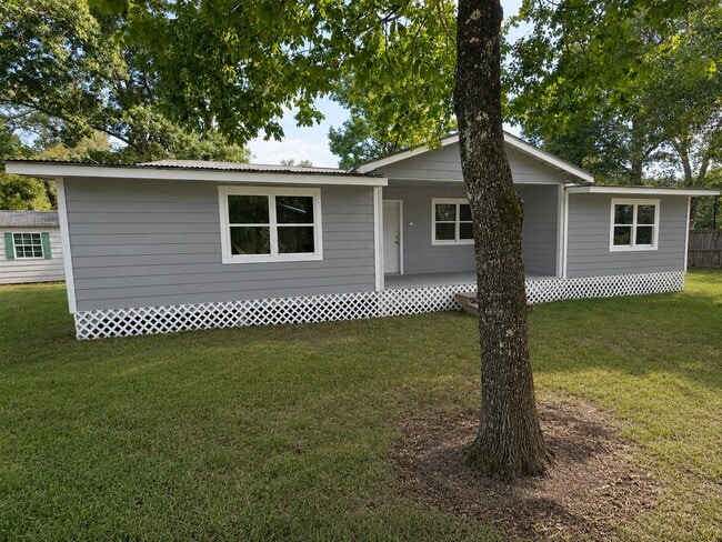 Building Photo - 227 Live Oak Ln