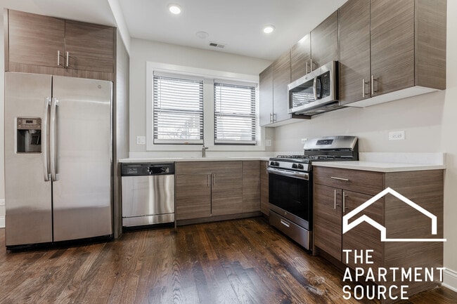 Building Photo - 2228 N Sawyer Ave Unit 3E Rental