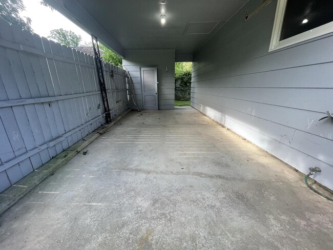 Photo - 1906 E Maxwell Ln