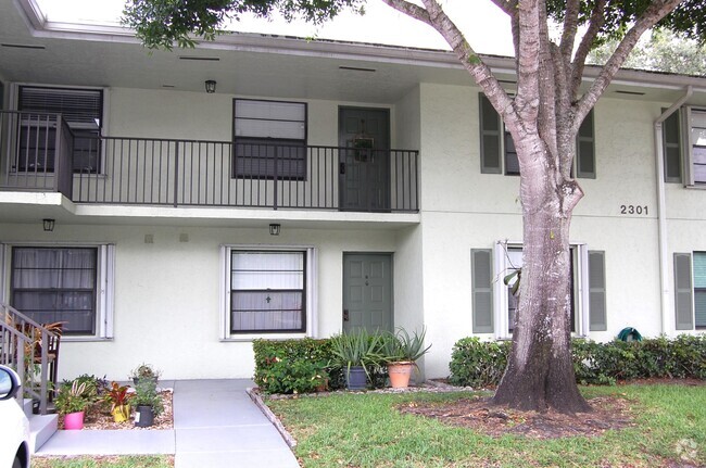 Building Photo - 2301 Sabal Ridge Ct Unit F Rental