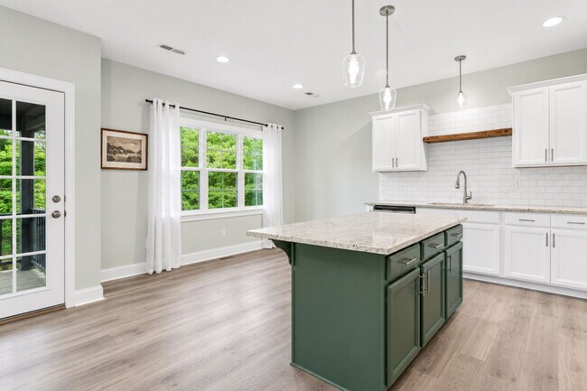 Photo - 1573 Helmsdale Dr