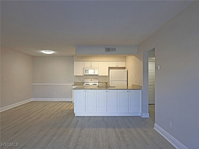 Building Photo - 5305 Summerlin Rd Unit 504