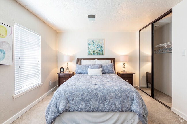 1BR, 1BA - 640 SF