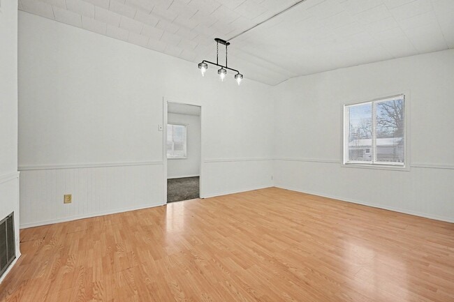 Photo - 2423 Sonora St