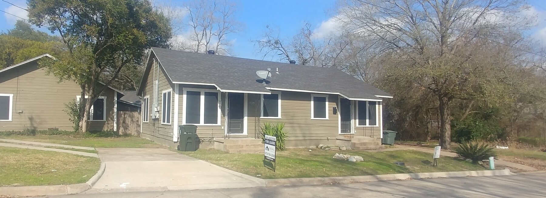 Photo - Bryan - 1 bedroom / 1 Bath / Fenced back yard Duplex