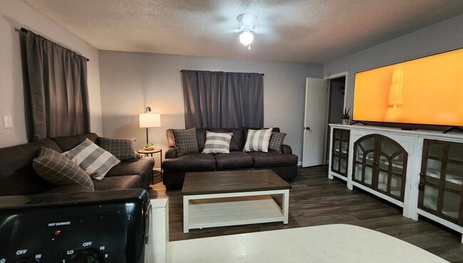 Photo - 906 W Lucas St