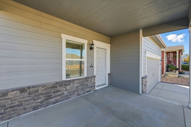 Photo - 3 Bedroom 2.5 Bathroom House With Great Vi...