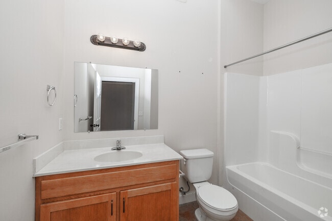 1BR, 2BA - 1,050SF - Bathroom