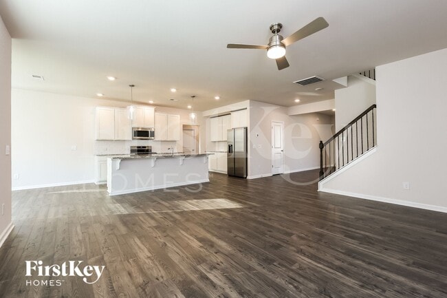 Photo - 558 Hillpark Ln