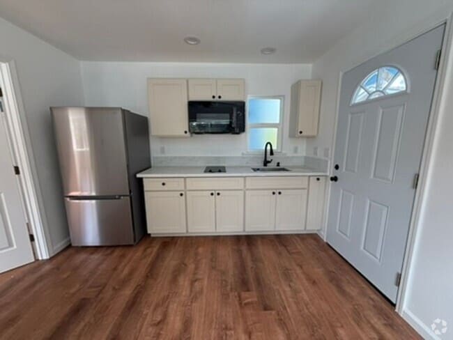 Building Photo - Unfurnished 1 bed/1 bath PET FRIENDLY - wa... Rental