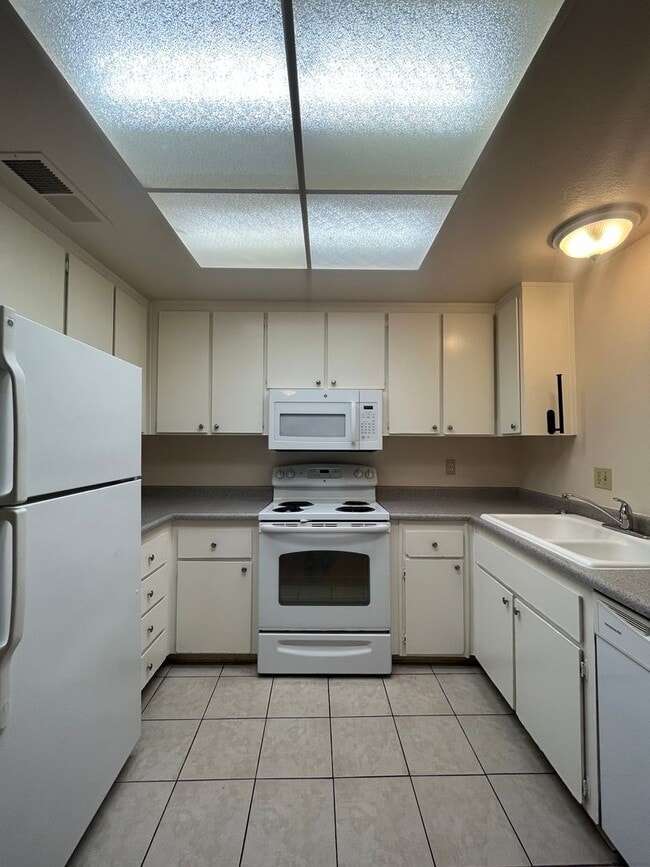 Photo - PURE Property Management Presents: Inviting single story two-bedroom condo in Rohnert Park!