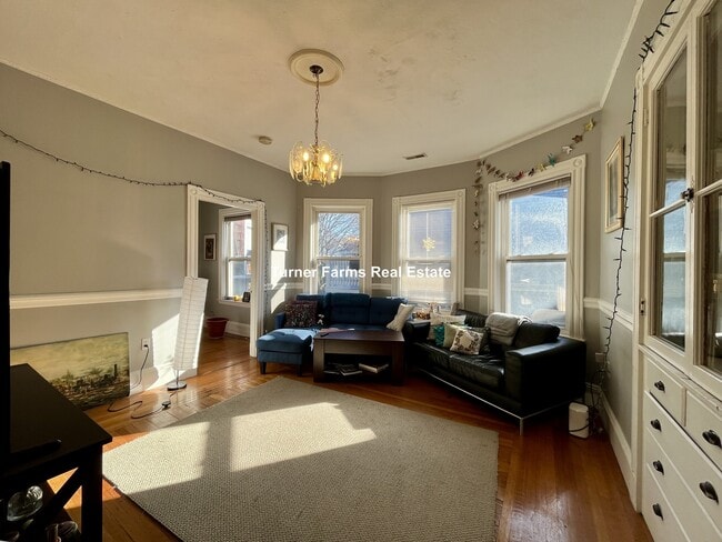 Building Photo - 122 Calumet St Unit 3