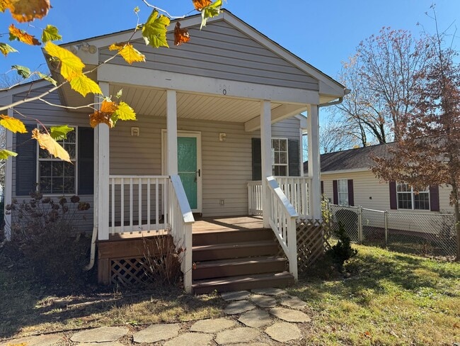 Building Photo - 504 9th St SW