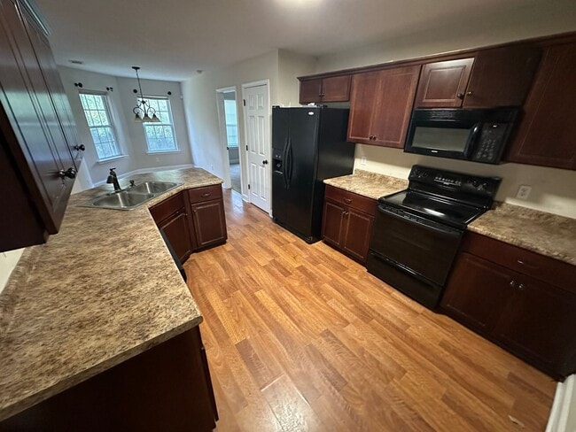 Photo - 1613 Hucknall Pl
