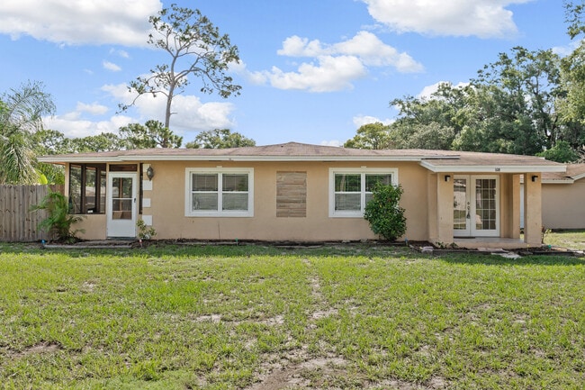 Photo - 585 N Wayman St