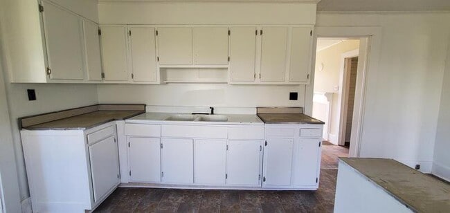 Photo - 104 Drugstore St