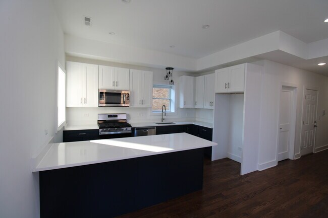 Photo - 1440 N Milwaukee Ave Unit 3