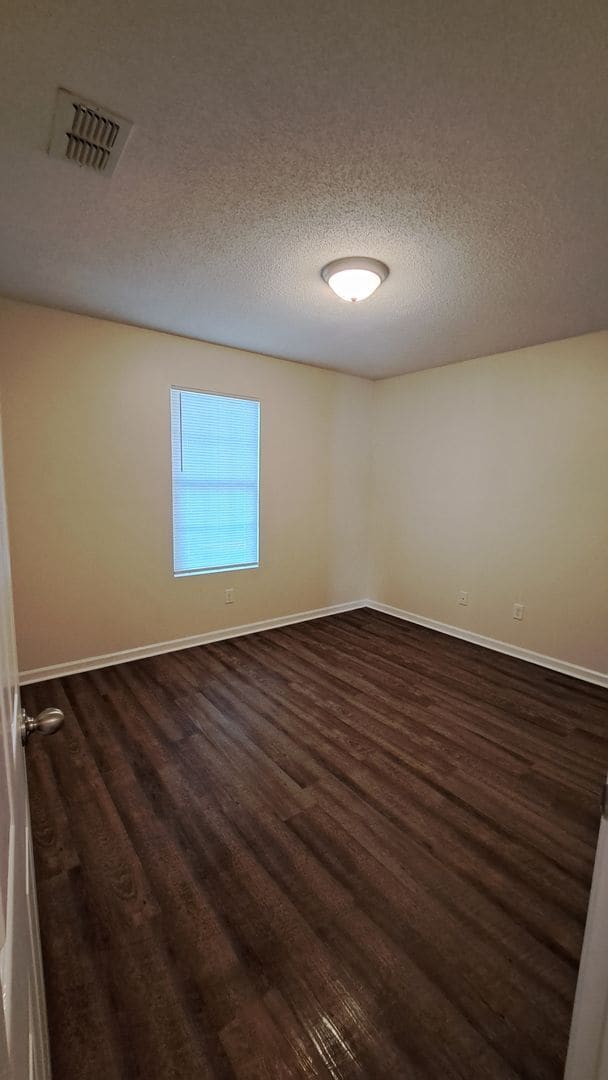 Photo - 221 Glade Ln