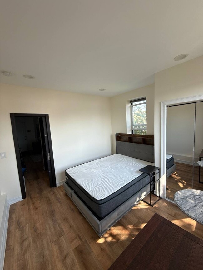 Photo - 47 47th St Unit Apt 6