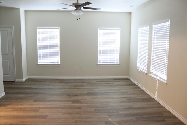 Photo - 518 Whirlaway Dr