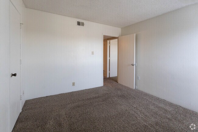 2HAB, 1BA - 1,000 ft²