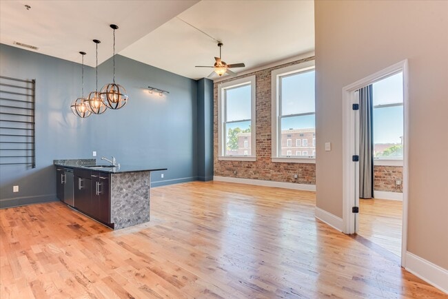 Building Photo - 936 Broad St