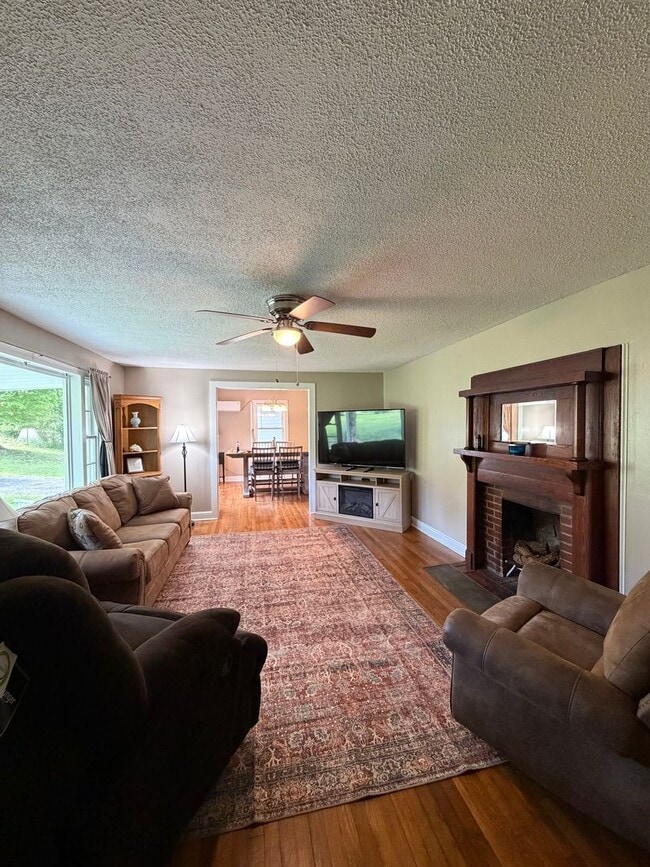Photo - Charming Remodeled Farmhouse with Large Yard in Convenient Kingsport Location