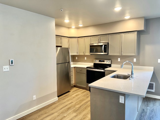 Photo - 2330 Yakima Ct Unit D301