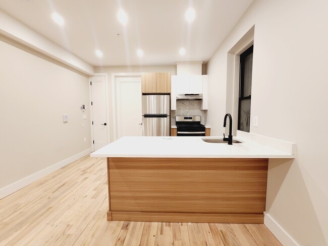 Building Photo - 108 Lembeck Ave Unit 1A