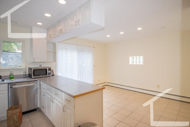 Photo - 144 Thorndike St House