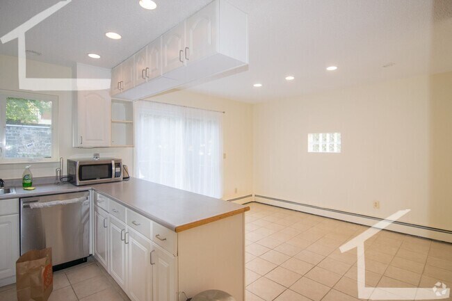 Building Photo - 8/1 Huge 5BR/3.5BA Brookline townhouse nea...
