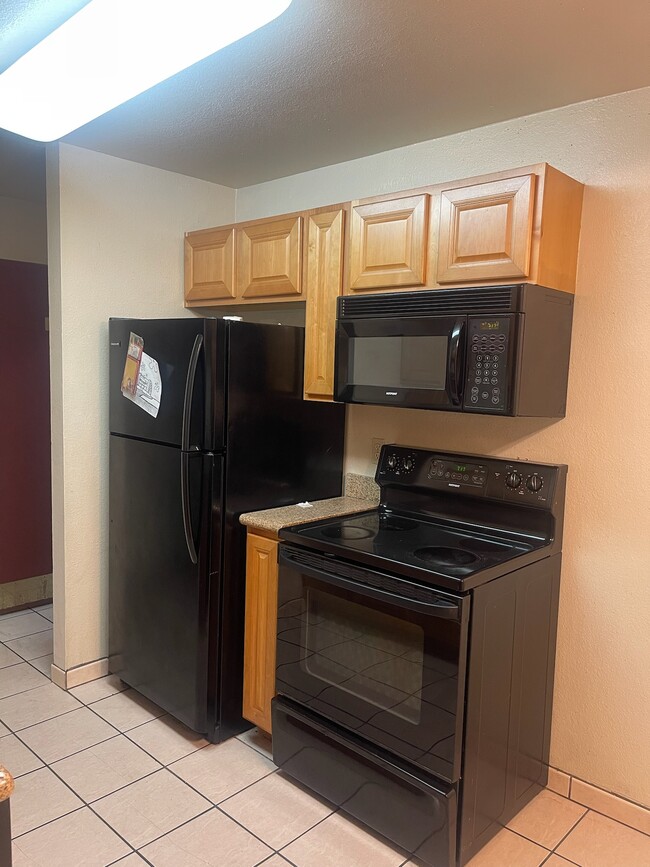 Kitchen - 16006 E 14th St Condominio Unidad 101