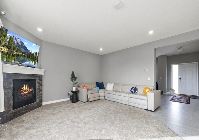 Photo - 15985 Sapphire St NW