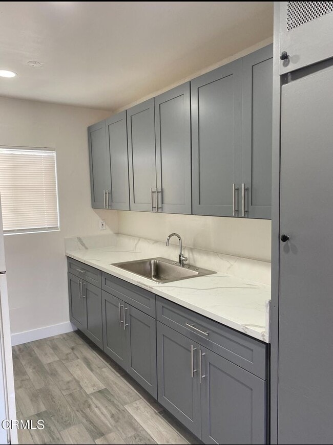 Building Photo - 7616 S Figueroa St Unit 7616 Rental