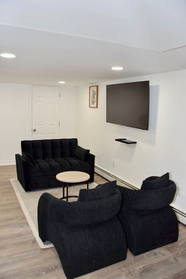 Building Photo - 55 Shadow Grove Ln Unit Sleek Basement Apartment