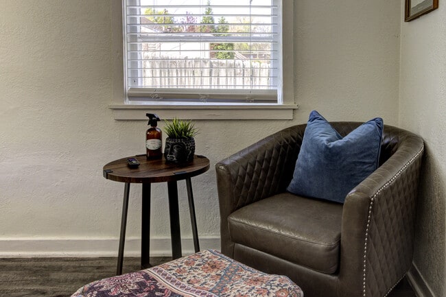 Photo - 1980 Jefferson Ave