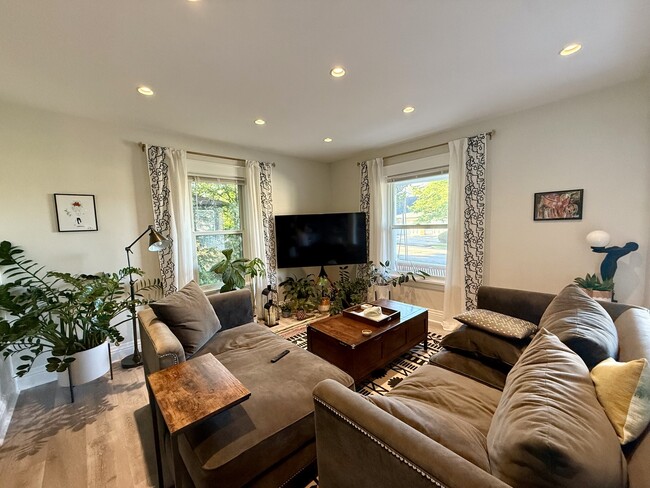 Photo - 212 Franklin St