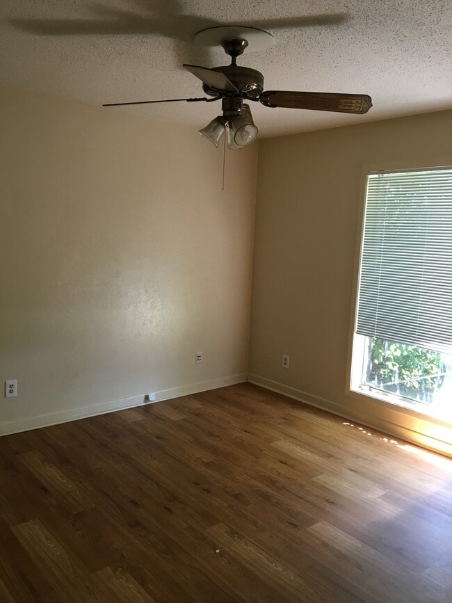 Photo - 3103 Lourdes St