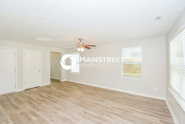 Photo - 3 Bedroom Pet-Friendly Home in Nashville, TN with Main Street Renewal