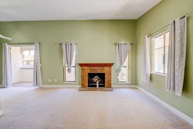 Photo - Status: Accepting Applications